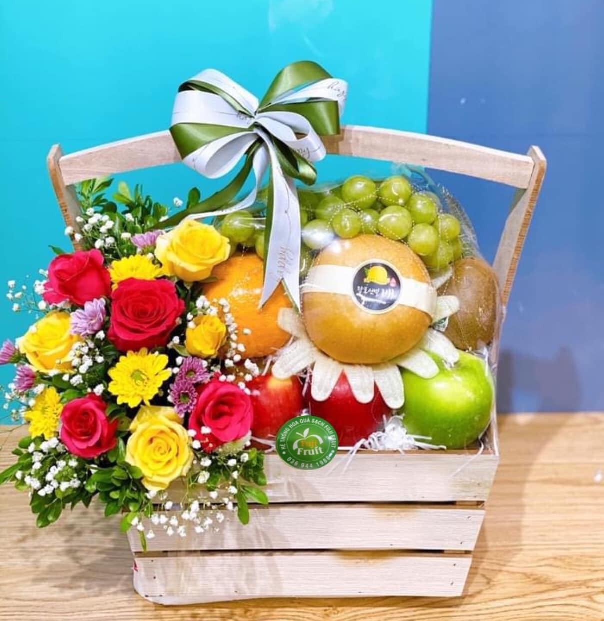 Giỏ hoa chúc mừng – Giao nhanh trong ngày