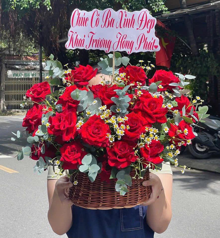 Giỏ hoa chúc mừng – Giao nhanh trong ngày