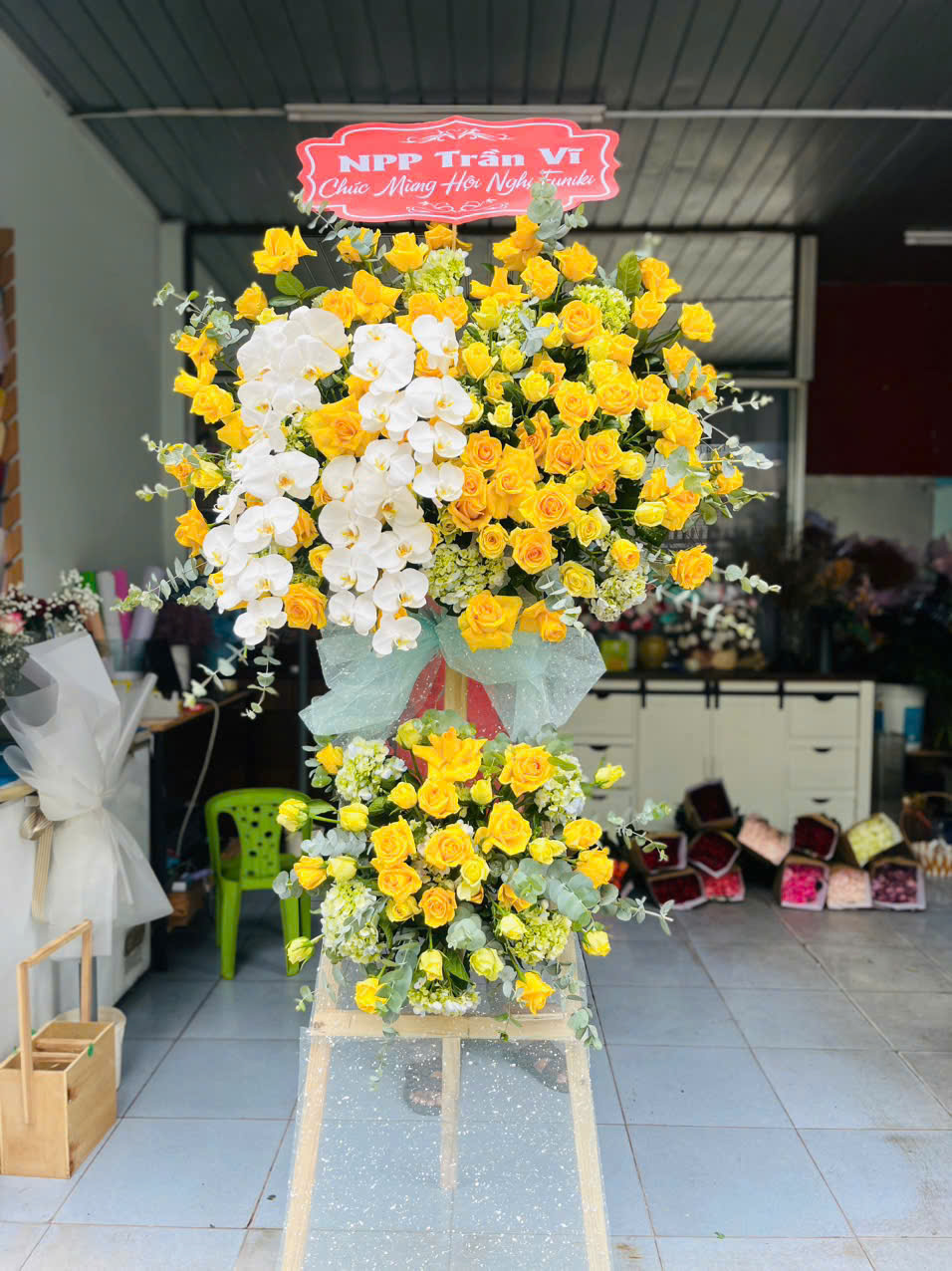 Kệ hoa khai trương