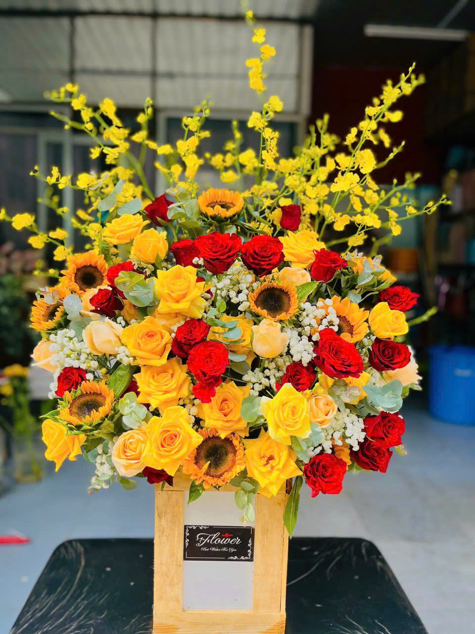 Giỏ hoa chúc mừng – Giao nhanh trong ngày