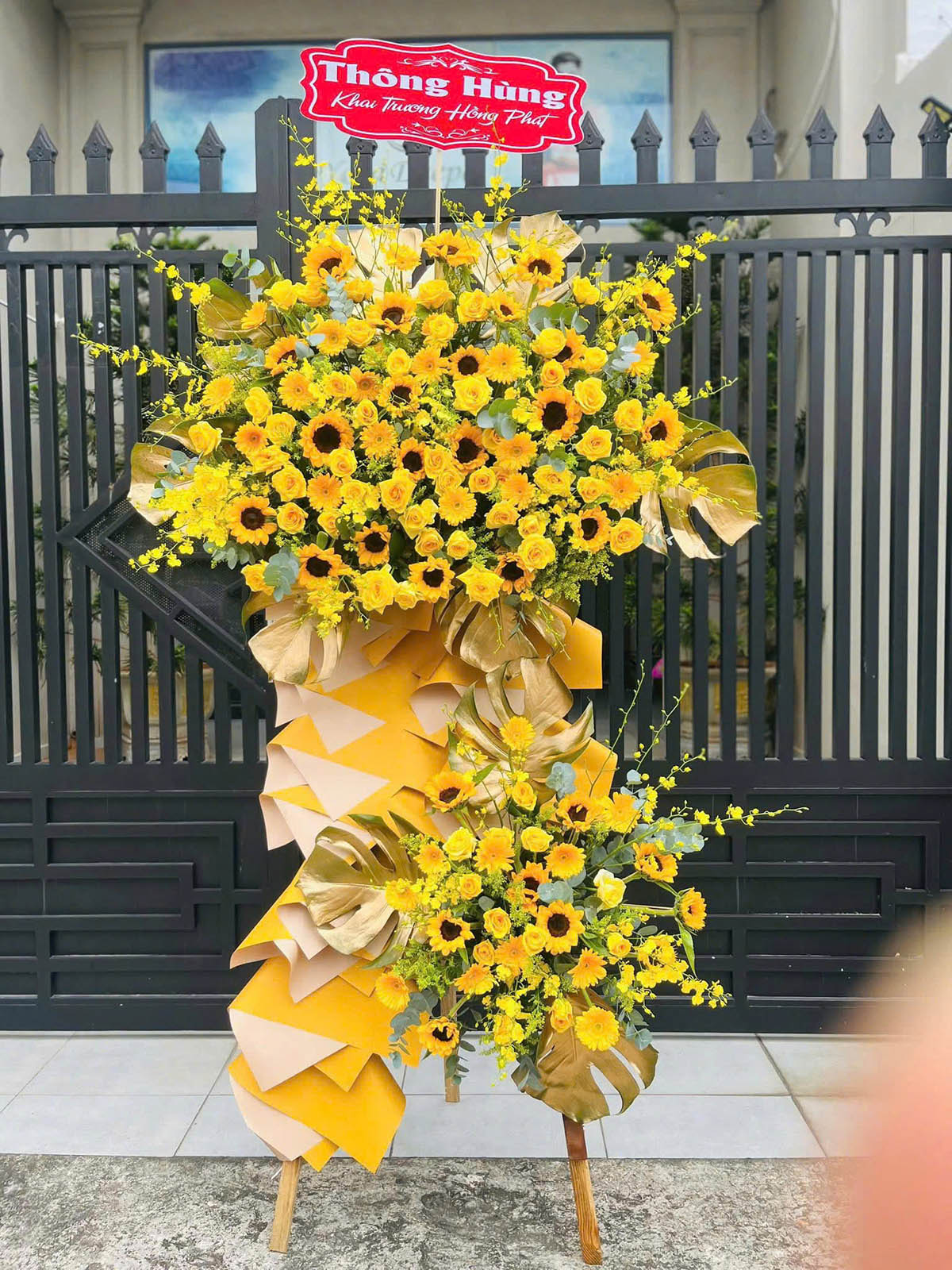 Kệ hoa khai trương